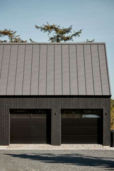 Flaget er hejst for det nye hus med det populære ståltag, Brådalvej 25, 9210 Aalborg SØ